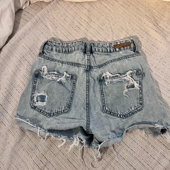 Garage high waisted ripped shorts - Picture 3 of 3